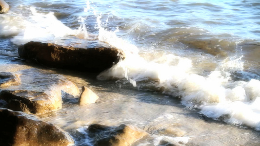 海浪冲撞悬崖hd视频