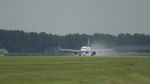 a320在起飞前加速升空21秒视频