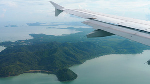 下方飞机的空中观测风景19秒视频