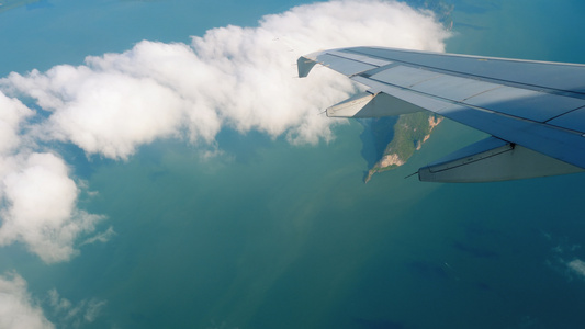 下方飞机的空中观测风景视频