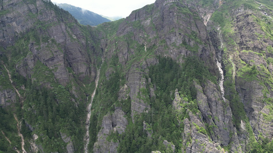 航拍湖北神农架神农顶景区神农谷悬崖峭壁视频