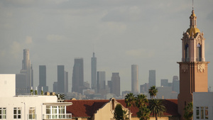 美国加利福尼亚州洛杉矶烟雾中的大都市高层摩天大楼空气11秒视频