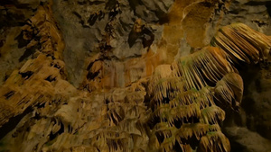地下洞穴世界以其宏大而令人惊叹18秒视频