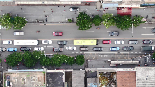 俯拍城市拥堵的交通视频
