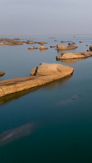 航拍青海乌素特雅丹地质公园水上雅丹自然风光视频风蚀林35秒视频