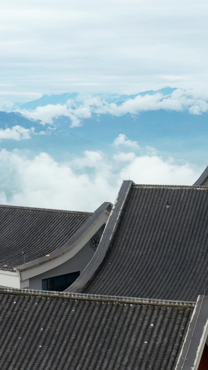 实拍雅安蒙顶山古建筑房顶云海蓝天白云54秒视频