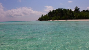 日落前有白色沙子背景的清海破浪而出白沙背景12秒视频