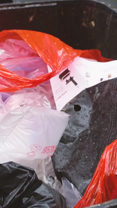 城市垃圾桶堆满塑料袋环保素材塑料素材视频