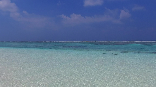 阳光明媚的美丽海岸天空海滩海滩生活方式以浅环礁湖和视频