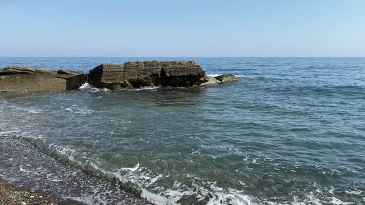 海景在阳光明媚的一天玻璃沙滩维拉迪沃斯托克视频