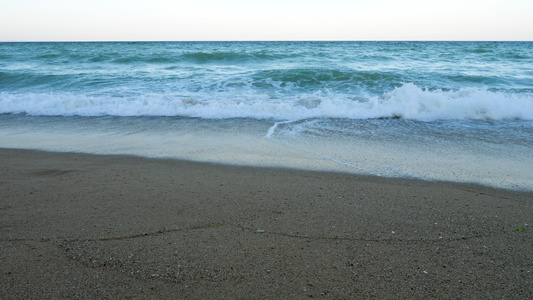 海上的狂浪视频