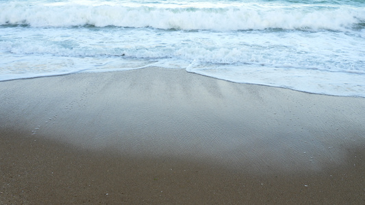 海上的狂浪视频