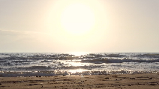 海滩日落沙滩海浪加快拍摄速度视频