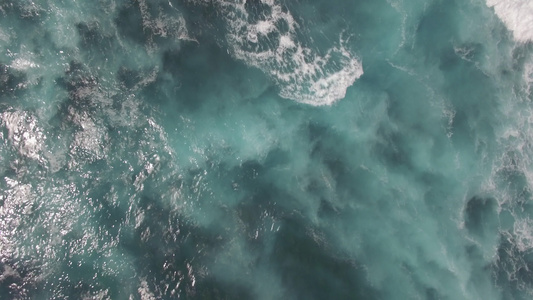 蓝色海洋的空中水景视频