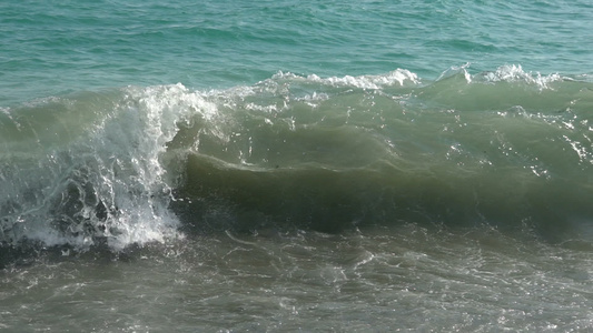 黑海中的波浪视频