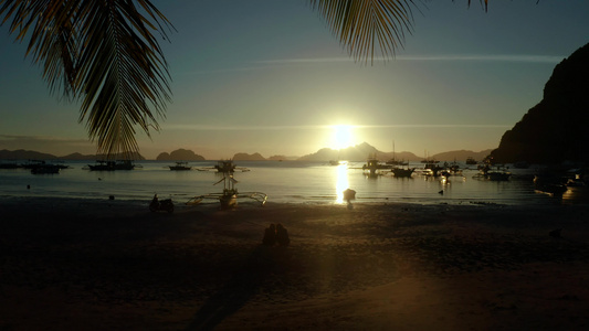 日落在海面和岛屿上菲利平古拉旺视频