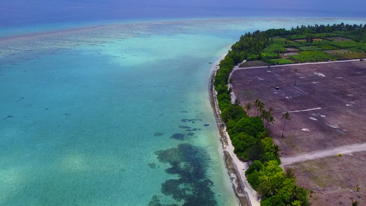 环礁湖海滩探险的太空旅行在沙滩附近有白色沙子背景的视频