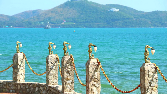 和海马灯蓝海和岛屿的海洋视频