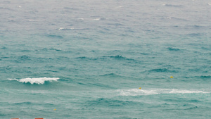 暴风雨期间亚特兰特海中的海浪25秒视频