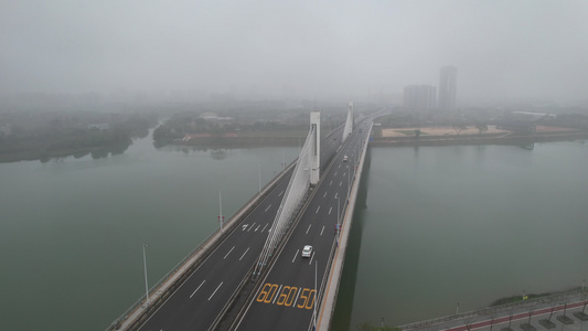 桥梁烟雨航拍视频