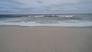 海浪拍打沙滩24秒视频