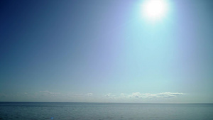 阳光明媚的白天蓝海12秒视频
