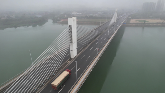 桥梁烟雨航拍视频