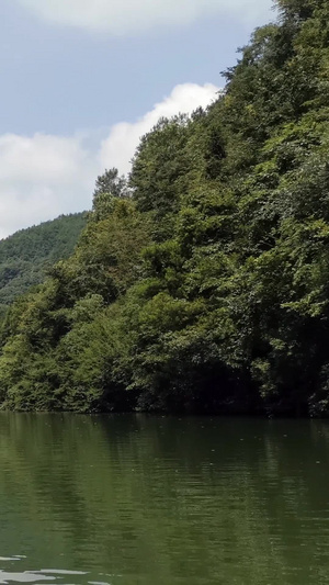 实拍山清水秀蓝天白云23秒视频