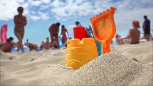 沙沙中海滩玩具视频