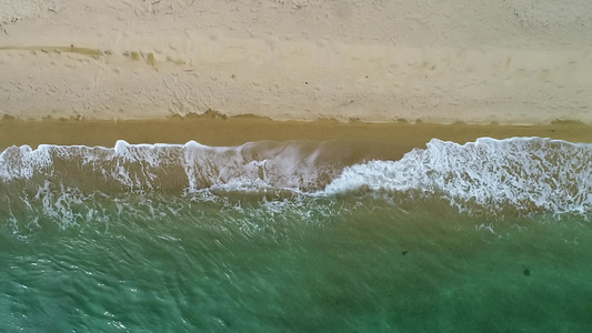 和从顶部视图的沙滩海浪视频