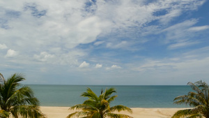 热带天堂异国情调的白色沙滩被蓝色平静的大海14秒视频