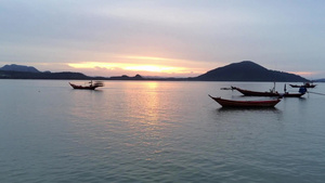 位于泰国港湾的青春省KhohPitak海边美丽的日落58秒视频