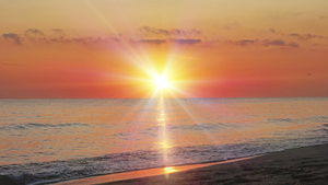 日出海太阳照光海滩22秒视频