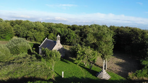圣洛朗美丽的无人机景观特罗梅内克教堂14秒视频
