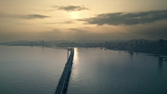 大连星海湾跨海大桥日落城市开场航拍视频