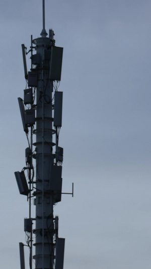 城市街头无线信号5G电信铁塔接收器信号塔科技数码素材城市素材54秒视频