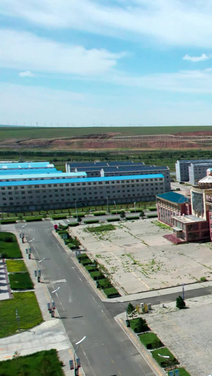 航拍内蒙古小县城中具有蒙古族特色的建筑26秒视频