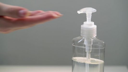 妇女用消毒剂防污剂洗手流行病的卫生视频