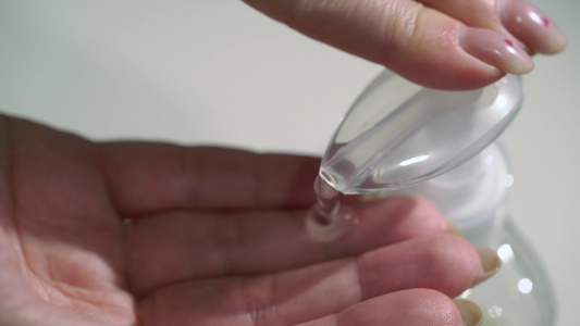 妇女用消毒剂防污剂洗手流行病的卫生视频