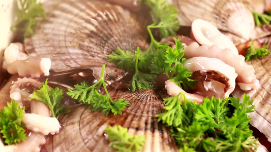 【镜头合集】红烩海鲜焖煮海鲜西餐主厨制作扇贝大虾视频