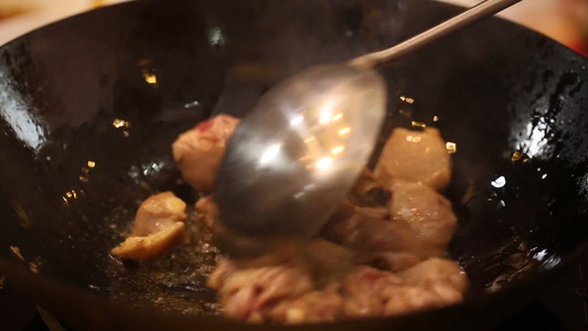铁锅炒鸭肉炒鸡块 视频