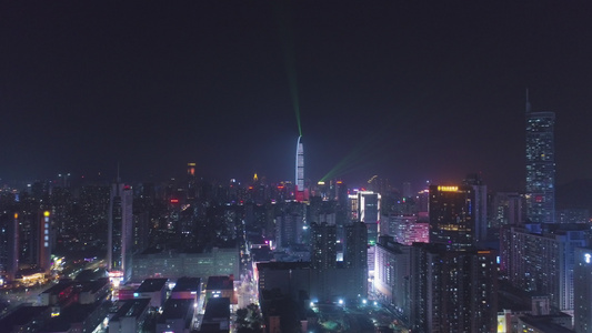 深圳城市夜空天线富江和卢胡区空中观察无人机反向视频