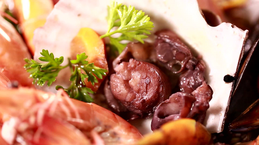 【镜头合集】红烩海鲜焖煮海鲜西餐主厨制作扇贝大虾视频