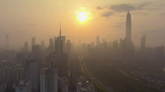 深圳剪影朦胧早晨的城市天际线福田区的摩天大楼中国鸟瞰图视频