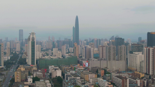 深圳市在白天罗湖和福田区城市天际线鸟瞰图中景无人机视频