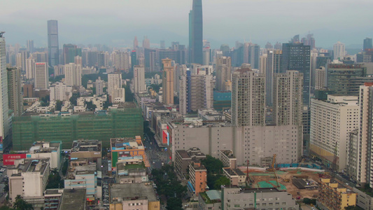 深圳市罗湖和福田区城市天际线中国鸟瞰图中显露镜头无人机视频