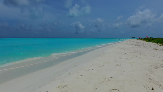 靠近沙洲的白沙背景蓝海天堂海岸海滩生活方式之旅视频