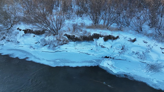 大兴安岭湿地寒冬冰河雾气缭绕视频