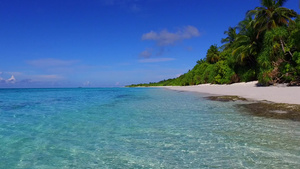 度假村附近清澈的海水和干净的沙质背景让热带岛屿海滩12秒视频