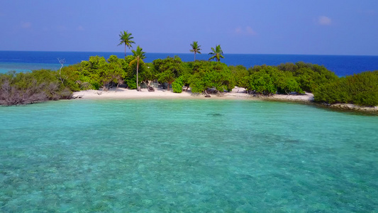 宁静海滨海滩生活方式的浪漫海洋景象蓝环礁湖和沙巴附近视频